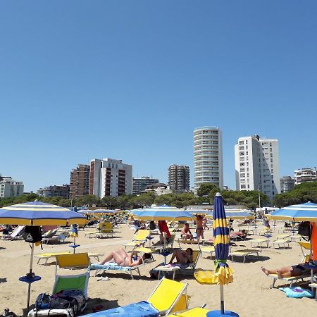 Lucerna Apartments At Sabbiadoro Beach Lignano Sabbiadoro Kültér fotó