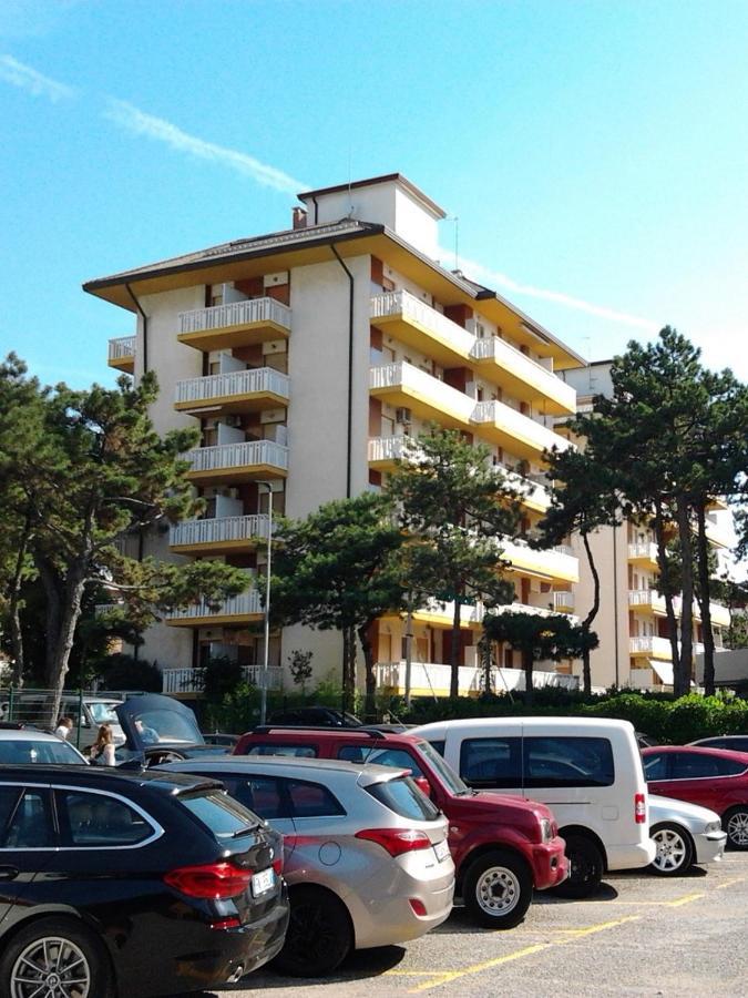 Lucerna Apartments At Sabbiadoro Beach Lignano Sabbiadoro Kültér fotó