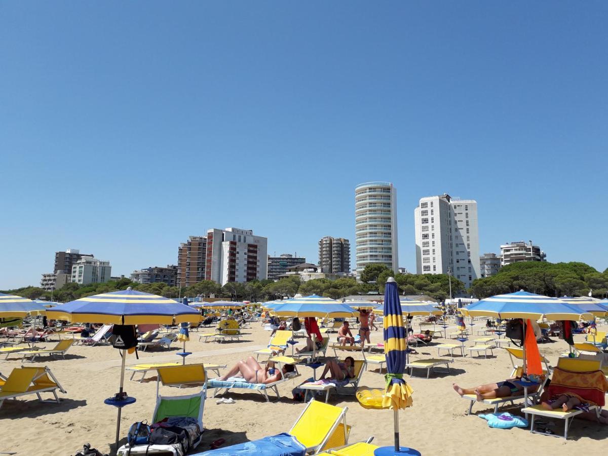 Lucerna Apartments At Sabbiadoro Beach Lignano Sabbiadoro Kültér fotó